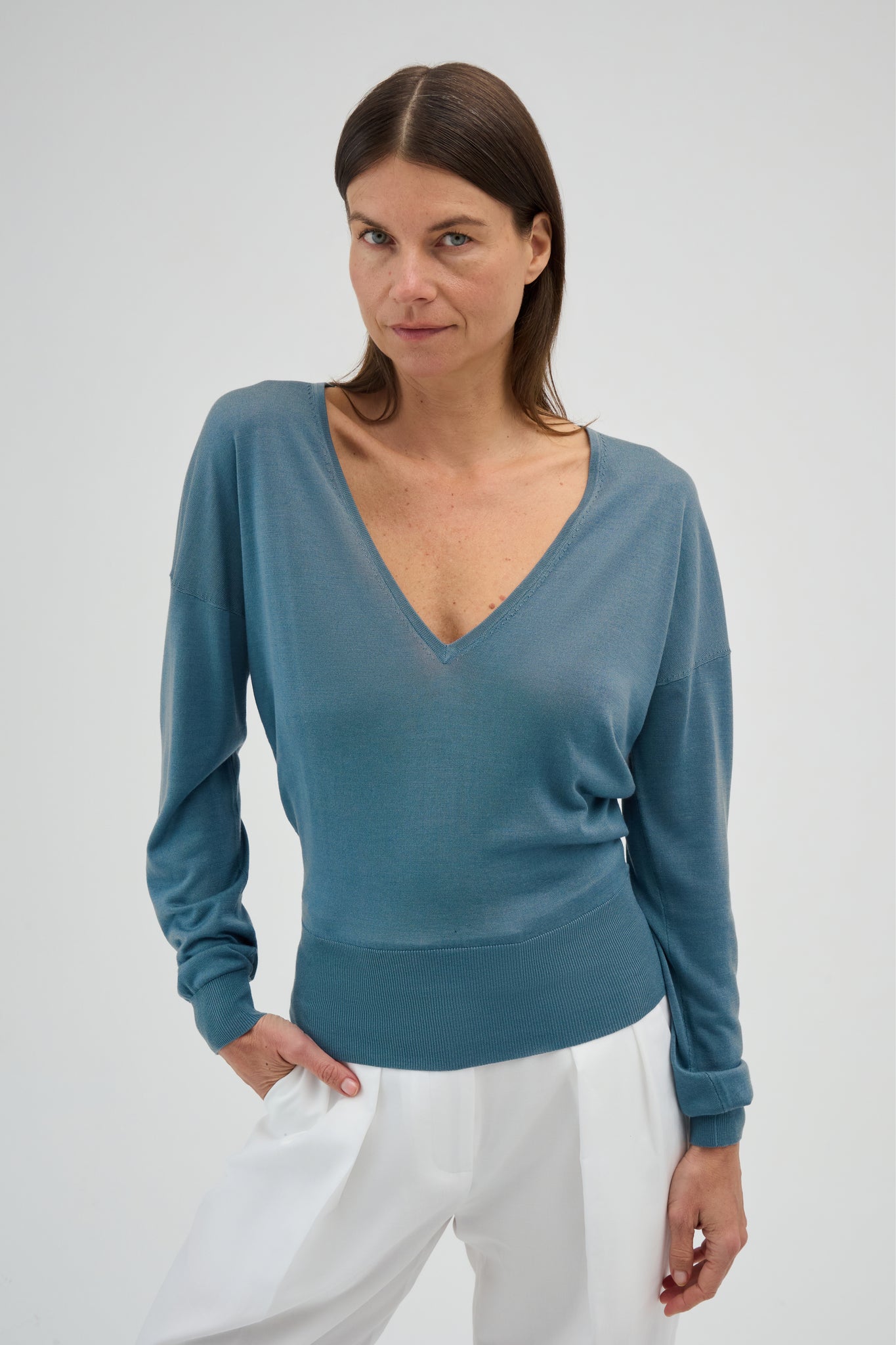 SILK CASHMERE V-NECK SWEATER