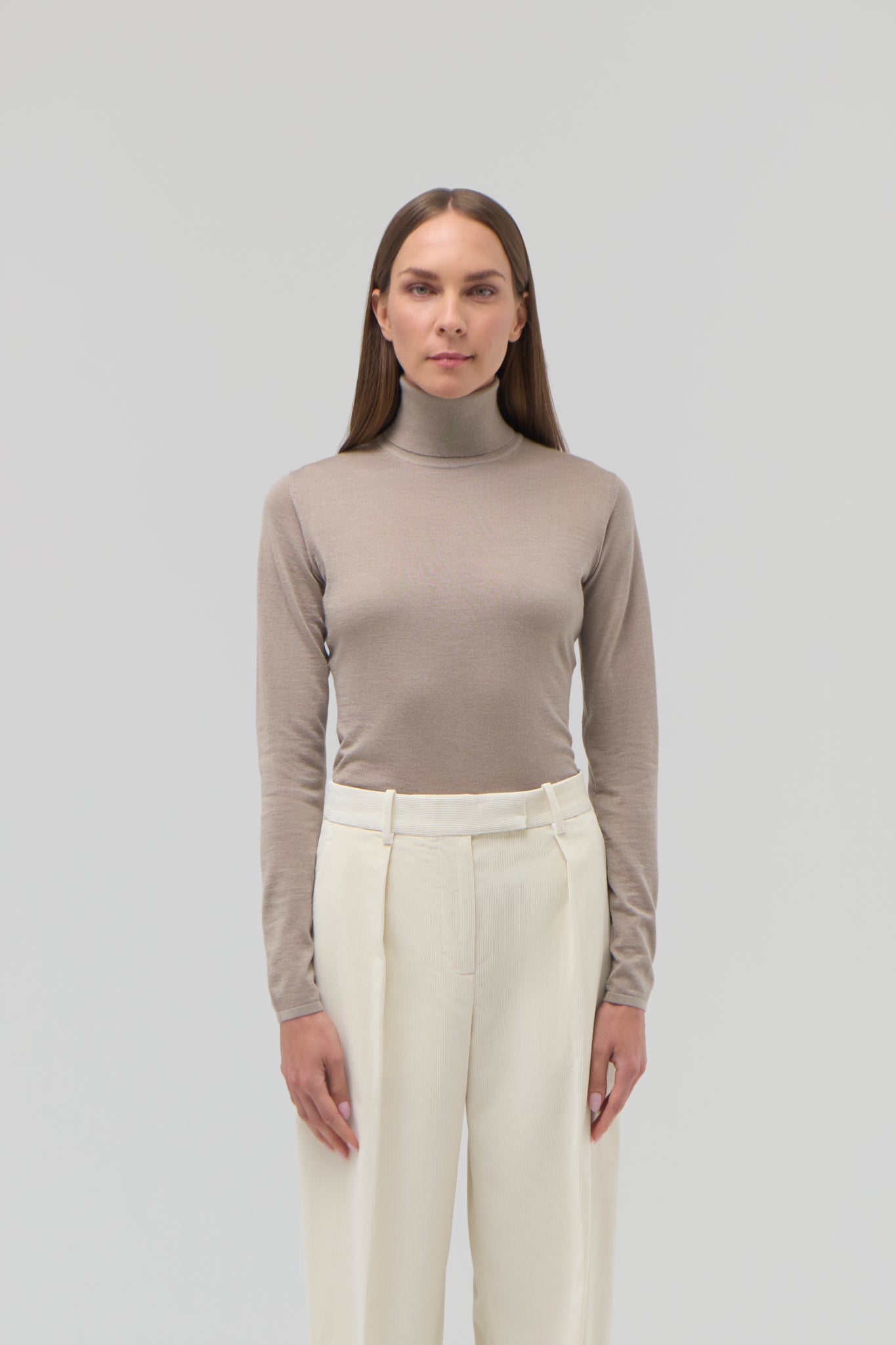 CASHMERE SILK FITTED TURTLENECK